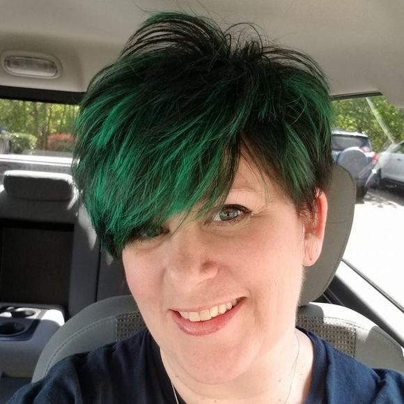 Meet your Posher, Lisa - Picture 1 of 1